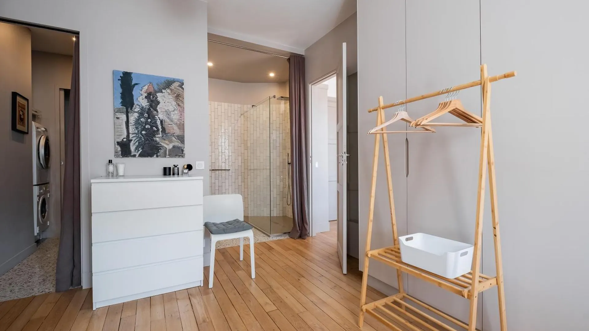 Veeve - Arboreal Maison Paris Apartment